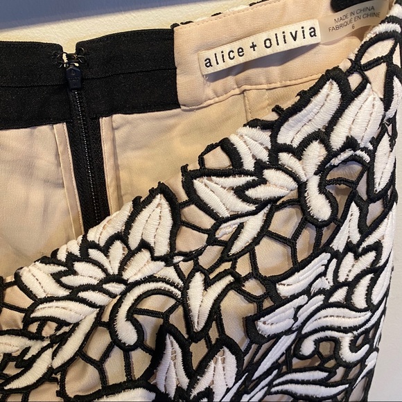 Alice + Olivia High Waisted Lace Shorts as worn by Taylor Swift - Picture 3 of 6